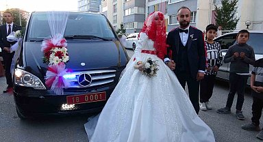 Valinin makam aracı gelin arabası oldu