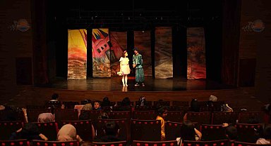 Van Büyükşehir Belediyesi çocukları tiyatro ile buluşturmaya devam ediyor