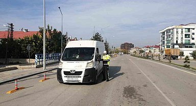 Van'da 20 araç trafikten men edildi