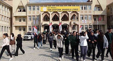 Van'da eş zamanlı deprem tatbikatı