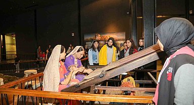 Vanlı öğrenciler müzeyi gezdi