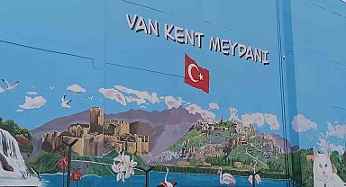 Vanlı ressamlardan kent meydanına devasa resim