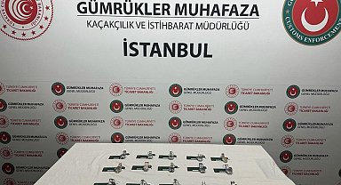 Varis çoraplarından 7 milyon 552 bin TL'lik 15 adet kol saati çıktı