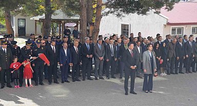 Varto'da 29 Ekim etkinlikleri çerçevesinde çelenk sunumu yapıldı