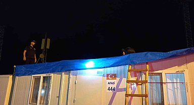 Yağmur sonrası AFAD personeli, depremzedelerin yardımına koştu