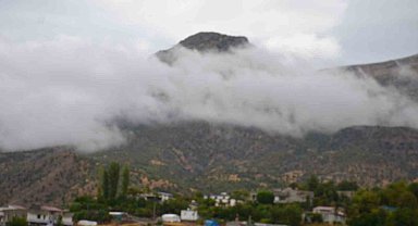 Yağmur sonrası sis bulutları kartpostallık fotoğraf oluşturdu