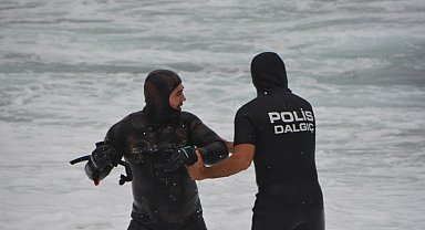 Yaklaşık 6 saat denizde mahsur kalan amatör balıkçı kurtarıldı