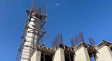 Yalova'da minare ustasının tehlikeli mesaisi korkuttu