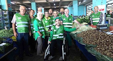 Yalova'da pazarcılar serebral palsi farkındalığı için yeşil yelek giydi