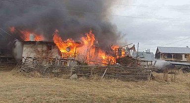 Yaylada ahşap evler alev alev yandı