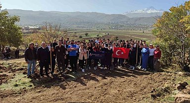 Yaz demeden kış demeden ağaç dikiyoruz