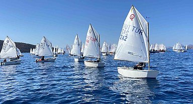 Yedi ülkeden 400 minik yelkencinin kıyasıya yarışı Bodrum'da başladı