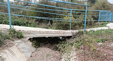 Yeni doğan bebeği su kanalına bırakmışlar