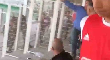 Yeşil sahada tansiyon tribünlere sıçradı...Su şişesi ve taşlar havada böyle uçuştu