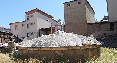 Yetkililerin görmezden geldiği Tarihi Çarşı Hamamı restore edilmezse tarihe karışacak