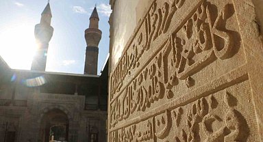 YHT turist çekti, Gök Medrese'yi 1 milyon kişi ziyaret etti