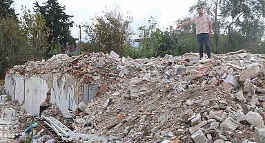Yıkılan evinin yerine yeni yuva kurmak isteyen depremzedeye 400 bin TL'lik moloz engeli