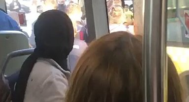 Yol verme tartışmasında şoförü darp edip İETT otobüsünü taşladılar