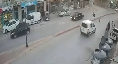 Yola fırlayan çocuğa aracın çarpması kamerada
