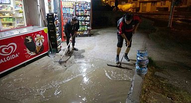 Yozgat'ta sağanak etkili oldu, ev ve iş yerlerini su bastı