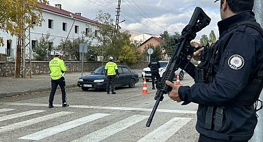 Yüksekova polisinden havadan ve karadan trafik denetimi