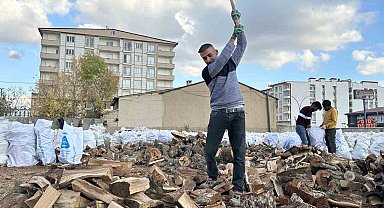 Yüksekova'da oduncuların kış hazırlığı sürüyor