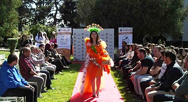 Yumurta gününe özel yumurta kabuklarından defile...