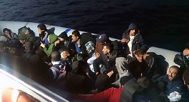 Yunanlılar geri itti, Türk Sahil Güvenlik kurtardı