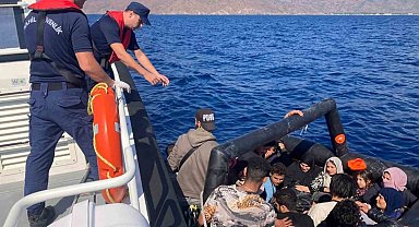 Yunanlıların ölüme ittiği 69 düzensiz göçmen kurtarıldı
