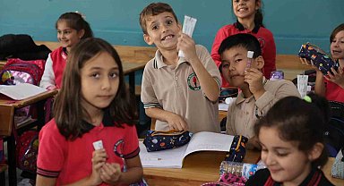 Zeytinburnu'nda 18 bin ilkokul öğrencisine ücretsiz ağız ve diş sağlığı bakım seti