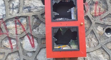 Zonguldak Belediyesi'nden minyatür kütüphaneye zarar verenlere tepki