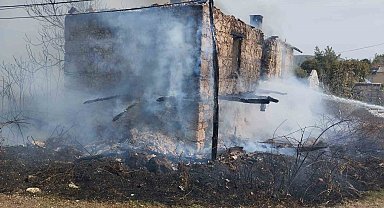 40 yıldır kullanılmayan ev yangında zarar gördü