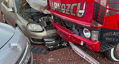 5 aracı hurdaya çeviren kamyonet sürücüsü kayıplara karıştı