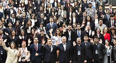 ABB Başkanı Yavaş, Model Başkent Konferansında gençlerle buluştu