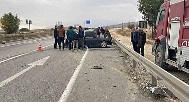 Afyonkarahisar'da iki otomobil çarpıştı: 1 ölü, 4 yaralı