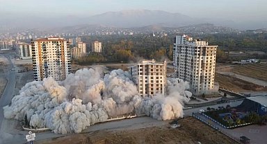 Ağır hasarlı 3 blok saniyeler içerisinde yerle bir oldu