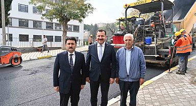 Altıeylül ilçesinde caddelere sıcak asfalt