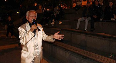 Amasyalı İsmail dededen her akşam sokakta konser