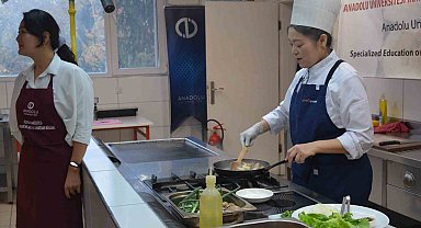 Anadolu Üniversitesi'nde Kore yemeği atölyesi gerçekleştirildi