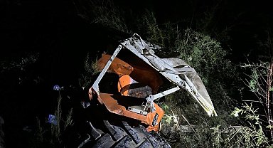 Antalya'da traktör devrildi: 1'i ağır 2 yaralı