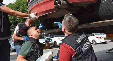 Aracın tamponunda 8 kilo 736 gram esrar ele geçirildi