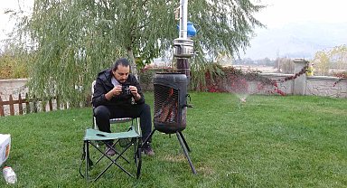 Atık tanklardan yaptığı sobalar depremzedeleri ısıttı