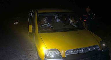 Ayvacık'ta 12 kaçak göçmen ile 1 organizatör yakalandı