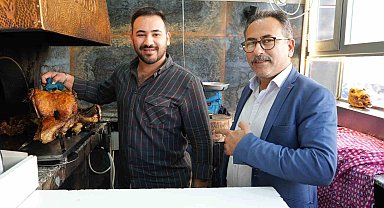 Baba oğul Denizli'nin tescilli kebabını tanıtmak için el ele verdi