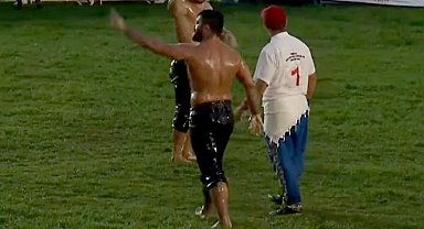 Balaban, çıkan haberlerden sonra açıklama yaptı; "Rica ile orada bulunan 3 kişiye görüntüleri sildirdim"