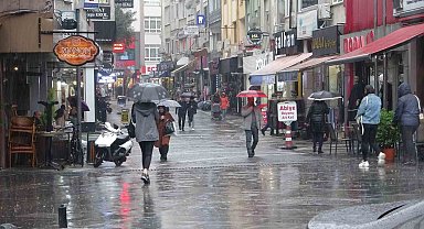 Balıkesir sağanak yağışa teslim oldu