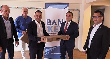 Bandırma'da devlet okullarına vakıftan, bilgisayar desteği