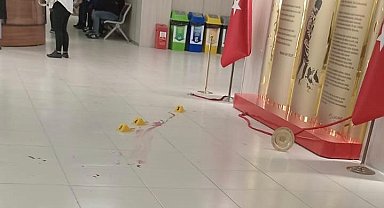 Barışmak istemeyen eşini dava öncesi adliyede bıçakladı