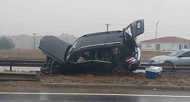 Bariyere çarpan cip asılı kaldı: 1 yaralı