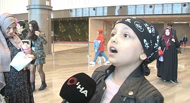 Başakşehir'de Lösemili Çocuklar Haftası'nda anlamlı etkinlik, havaya balon bırakıp maskelerini çıkarttılar